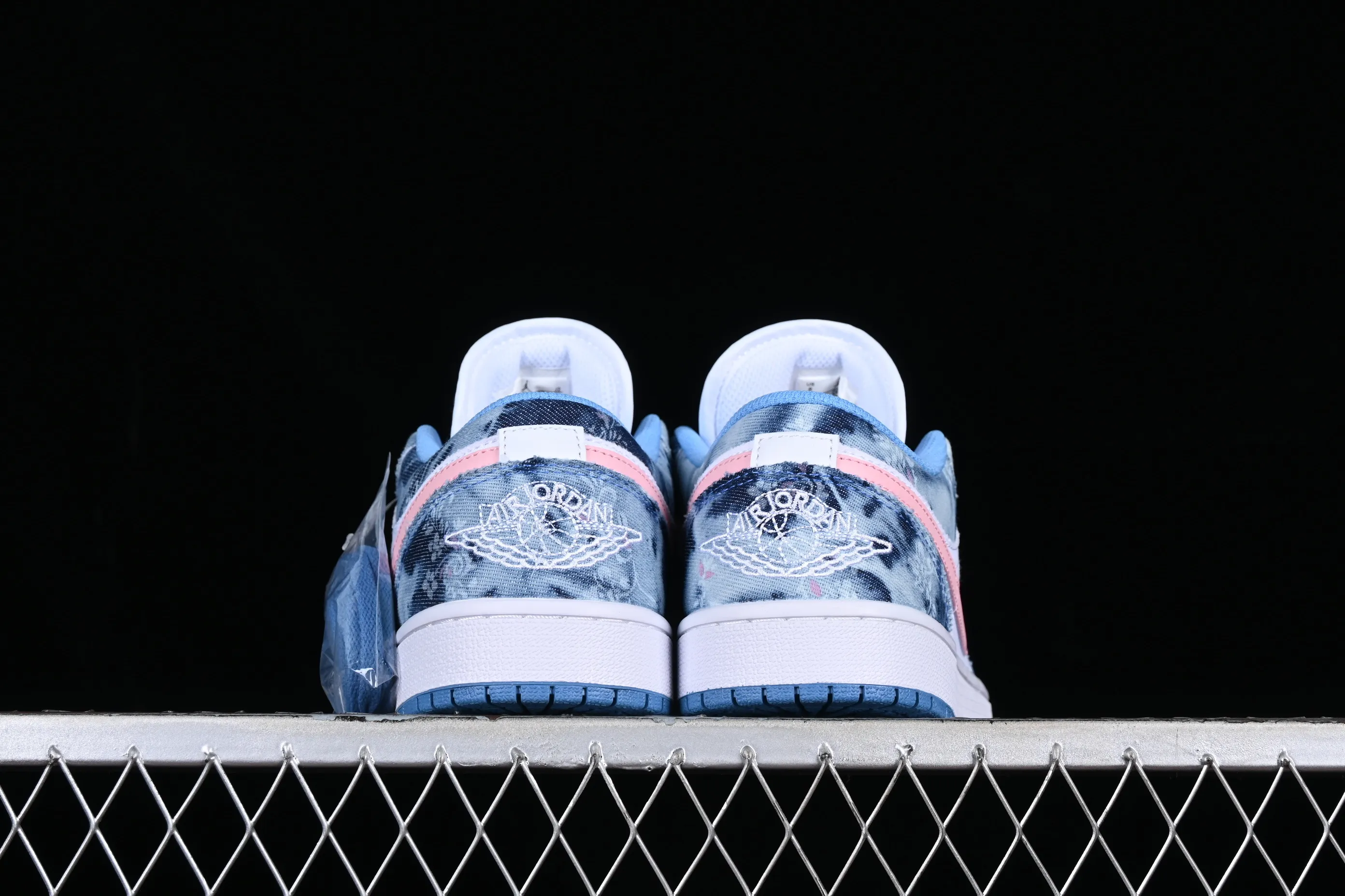 All categories Air Jordan Jordan series basketball shoes Air Jordan 1 Low Z version Air Jordan 1 Low "Washed Denim" AJ1 Joe 1 denim pink hook washed denim low-top casual sneakers DM8947-100
